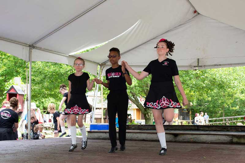 Soft-shoe step dancers